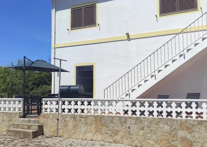 Vilarinhos, Garagem Ac Prestige For Semesterbostad Sao Romao (Faro)